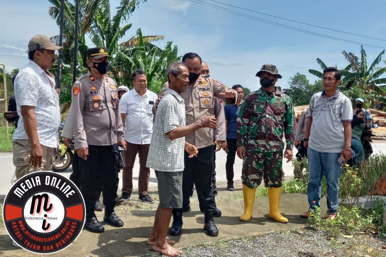 Sigap Tanggap Polres Demak Gerakkan Anggota Bantu Korban Angin Puting Beliung