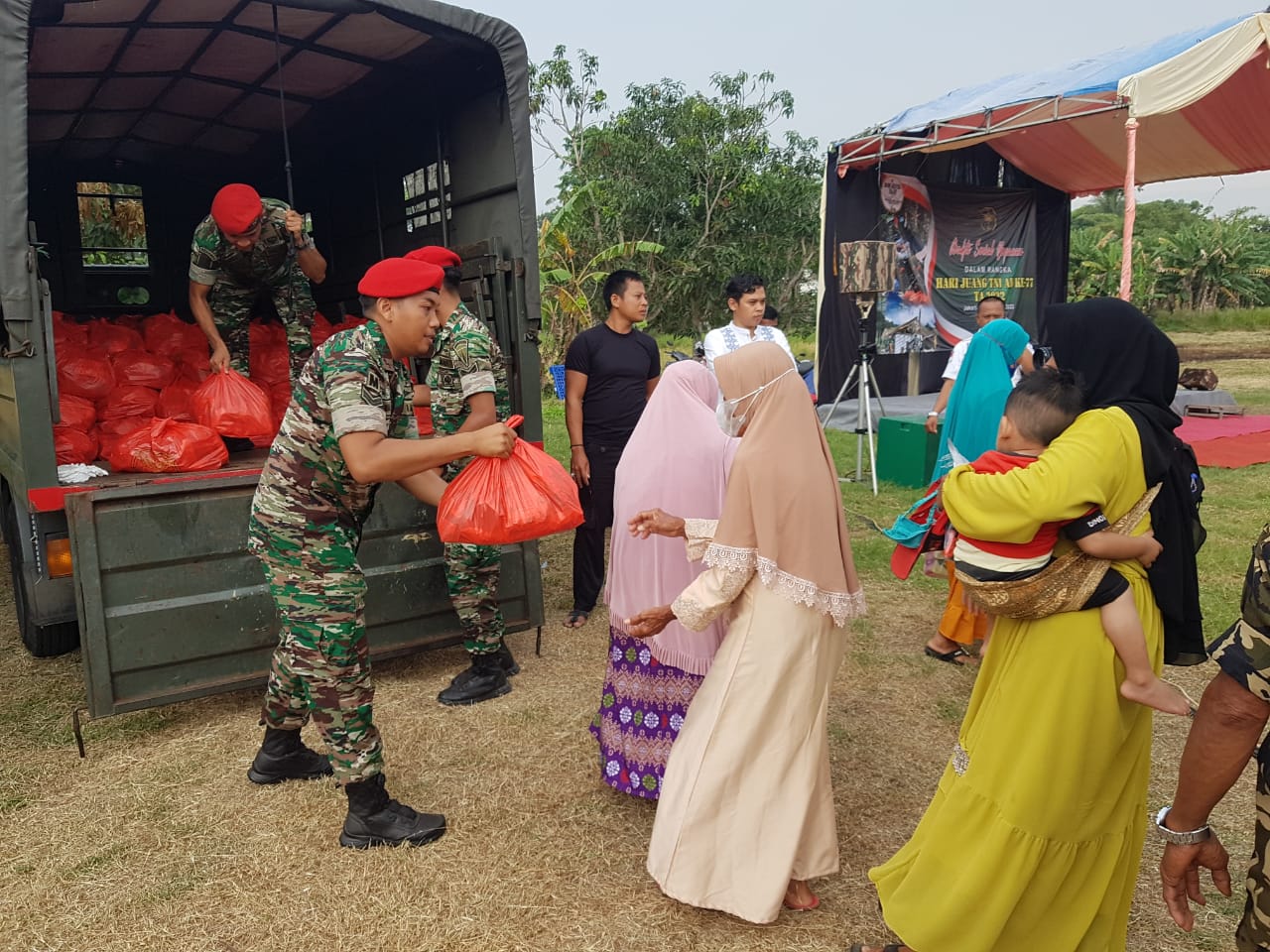 WOW…Hari Juang Kartika Danjen Kopassus Mayjen TNI Iwan Setiawan Laksanakan Baksos