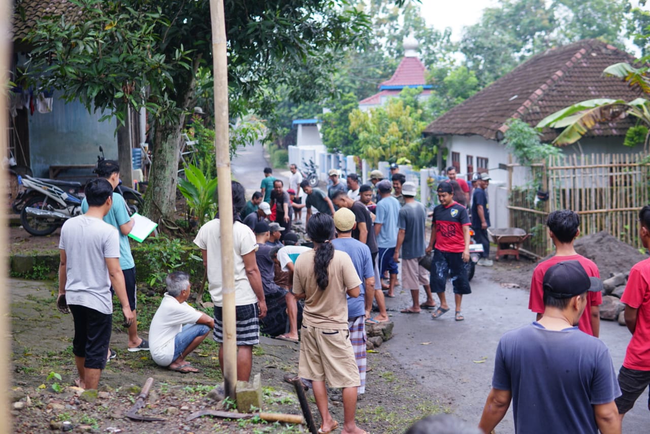 Antusiasme Masyarakat RT 19 Dukuh Karangjoho, Laksanakan Kerja Bakti Bangun Talud