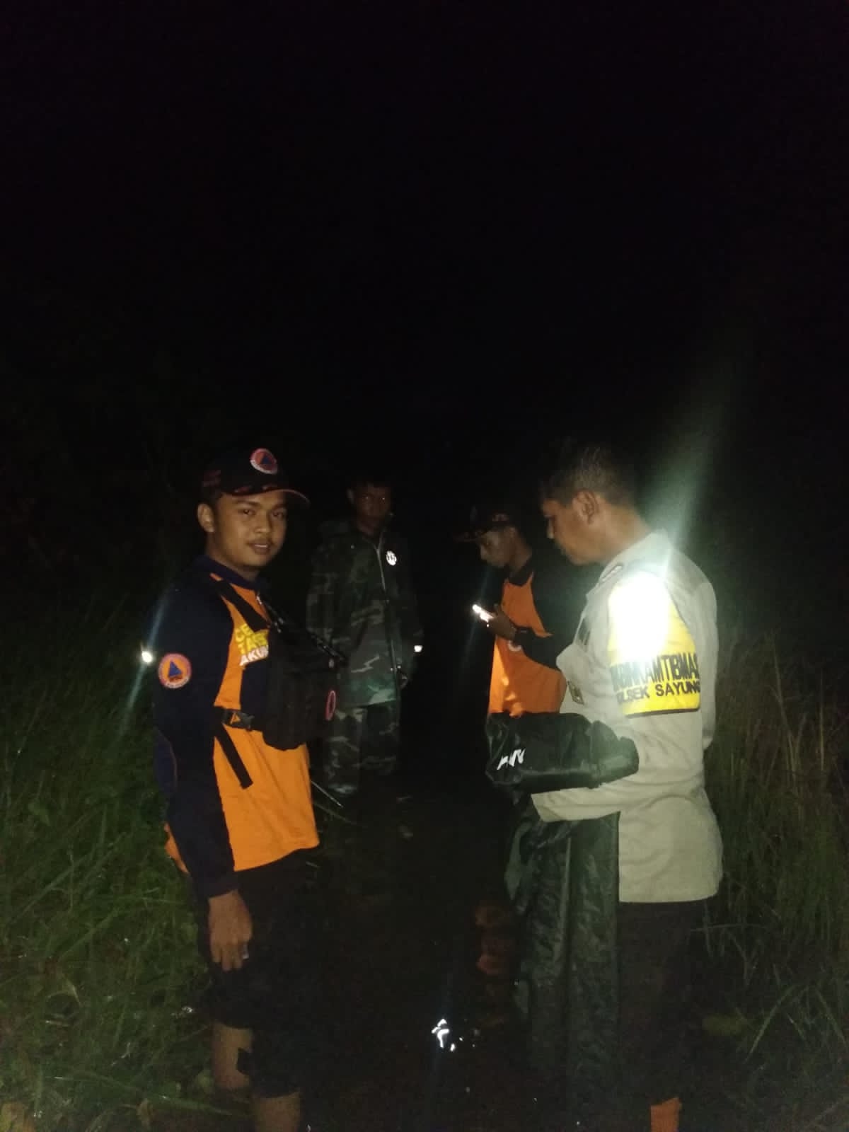 TNI Polri dan BPBD Berjibaku Evakuasi Masyarakat Korban Bencana Banjir