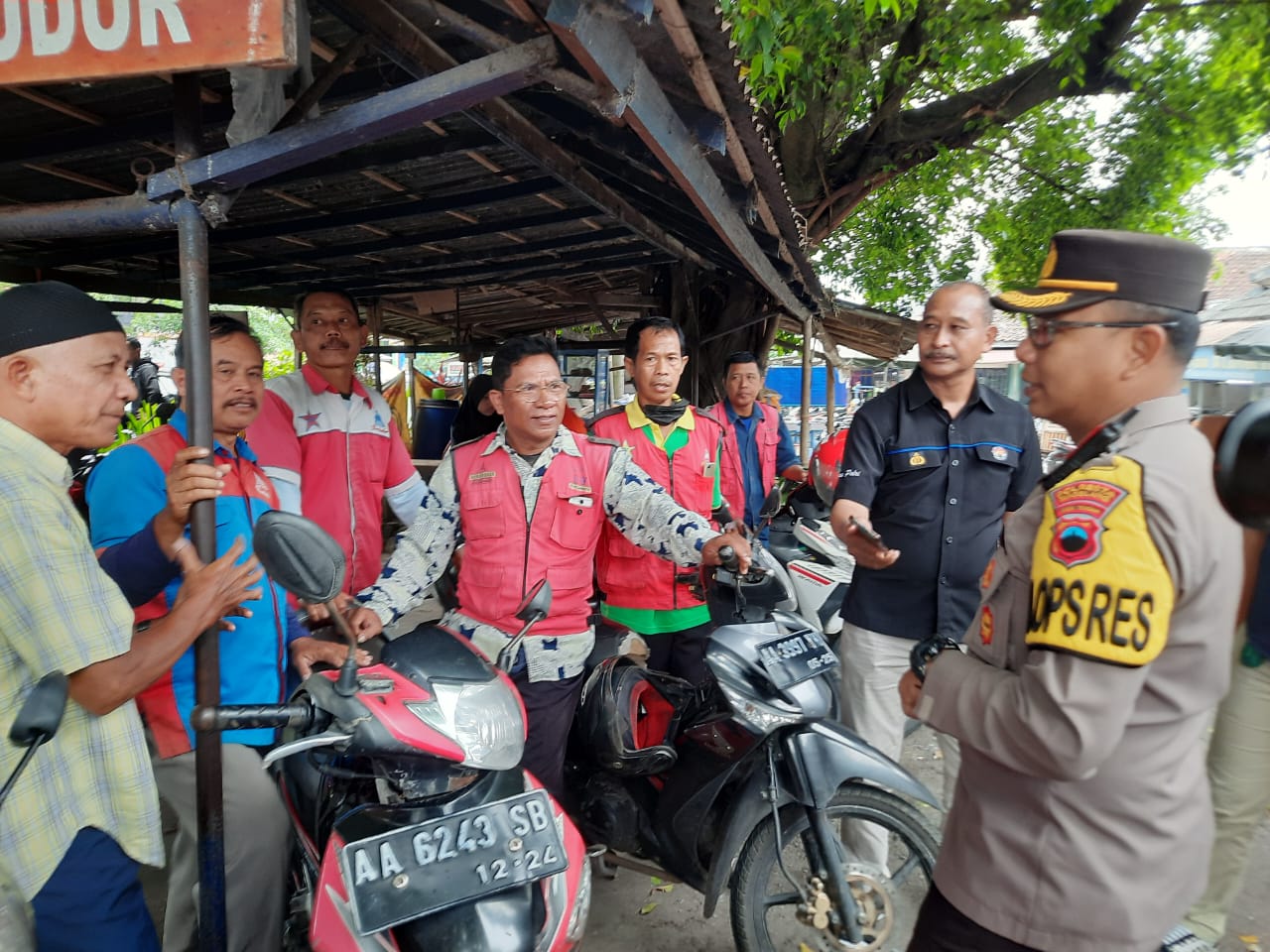 Plt Kapolresta Magelang Kunjungi Pasar Borobudur Lakukan Pertemuan Dialog Interaktif