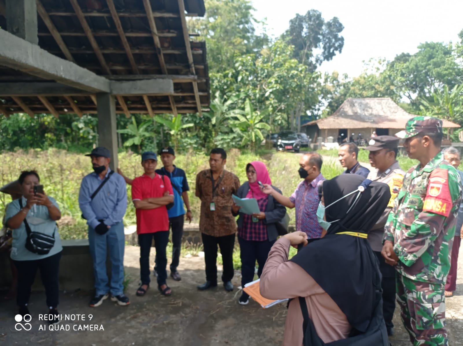 Mantab!! Babinsa dan Babinkamtibmas Menengahi Warga yang Bersengketa Tanah