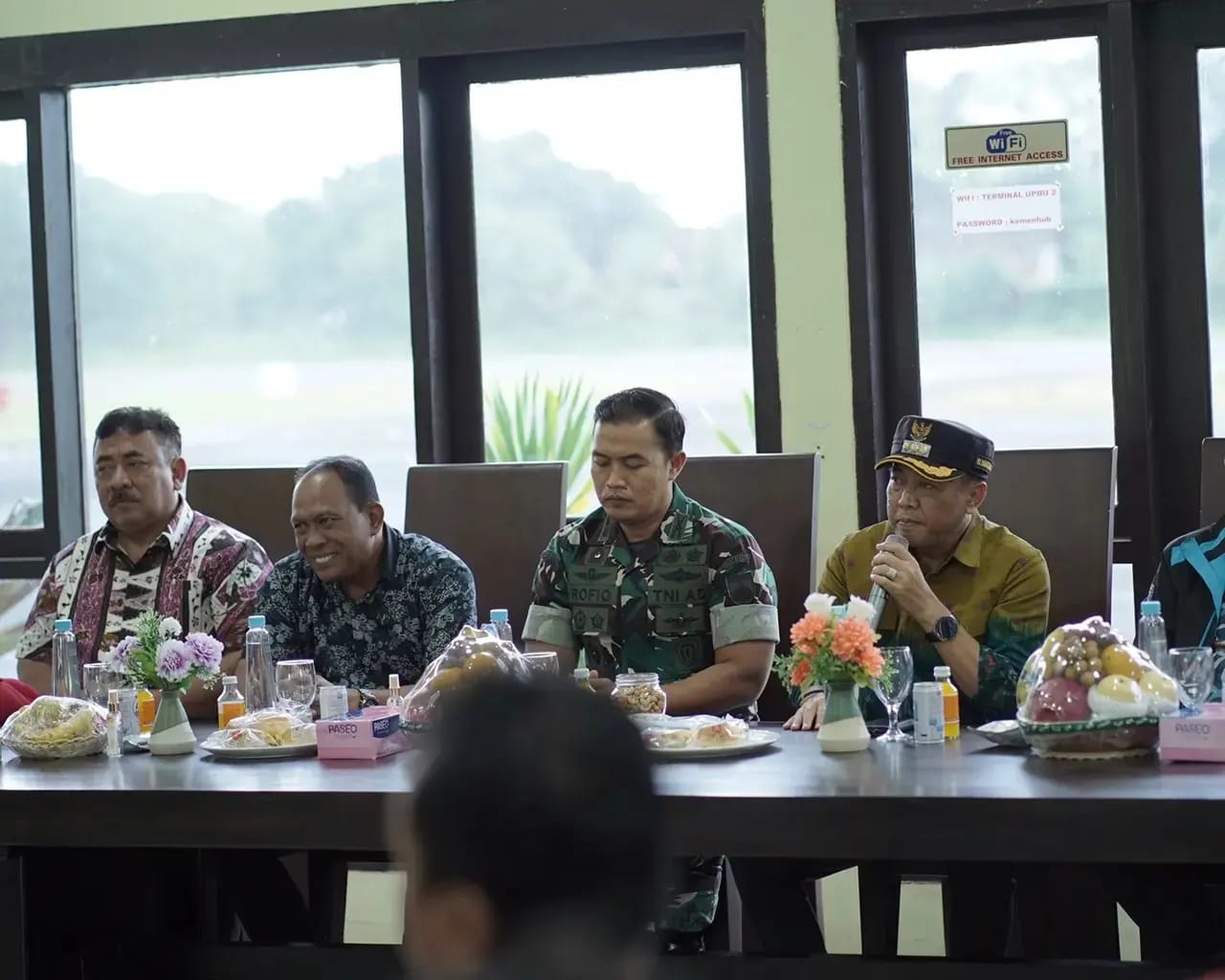 Pj Bupati Bersama Dandim 0719/Jepara Salurkan Bantuan Logistik ke Pelosok Karimunjawa
