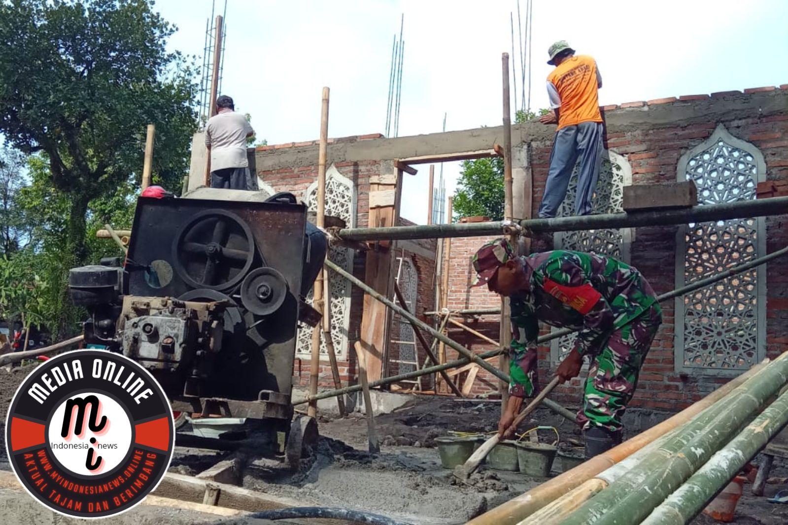 Sinergi Warga dan Babinsa Karanggeneng Gotongroyong Bangun Rumah Ibadah