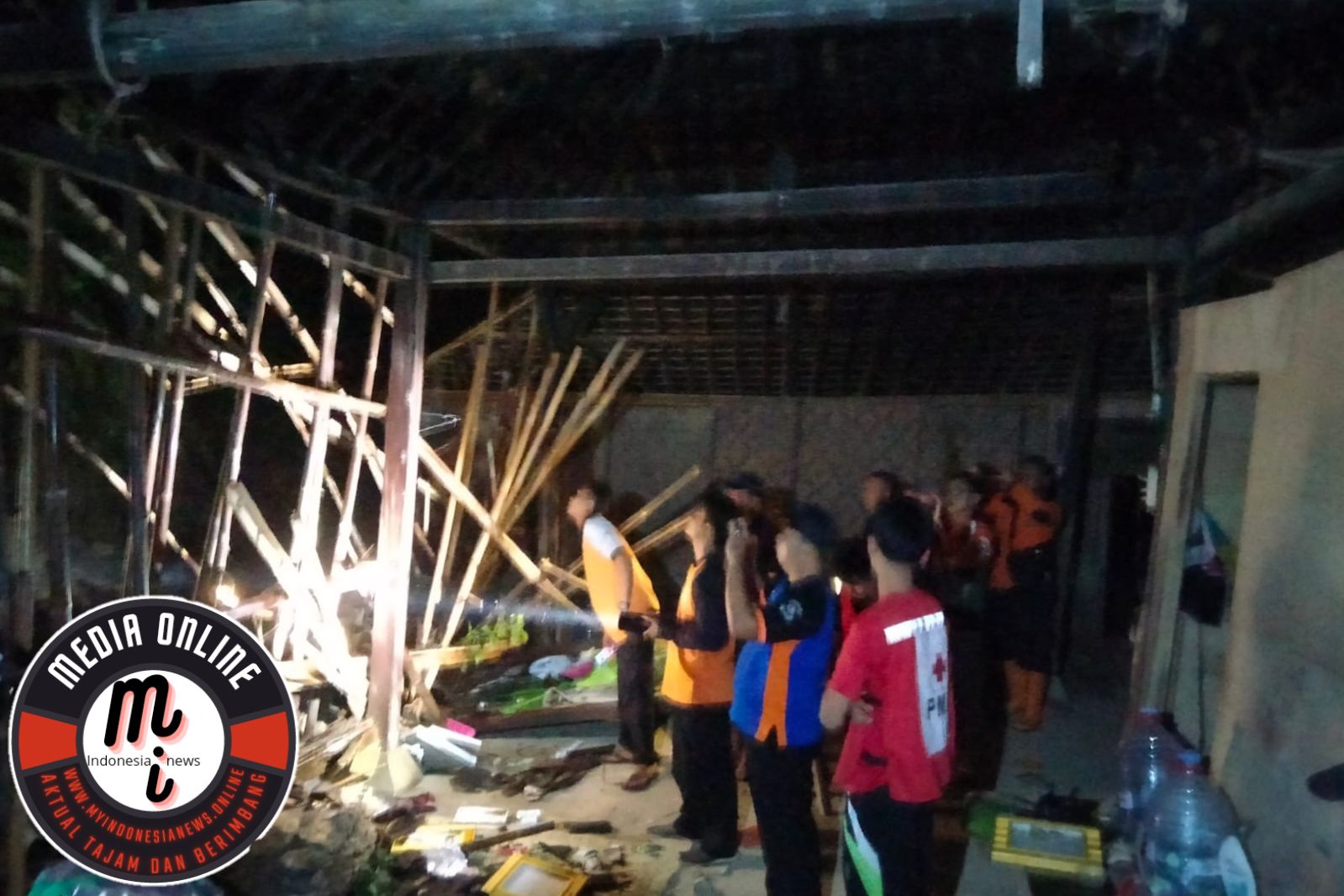 Pondasi Ambruk Menimpa Rumah Warga di Sragen,Satu Keluarga Harus Ngungsi