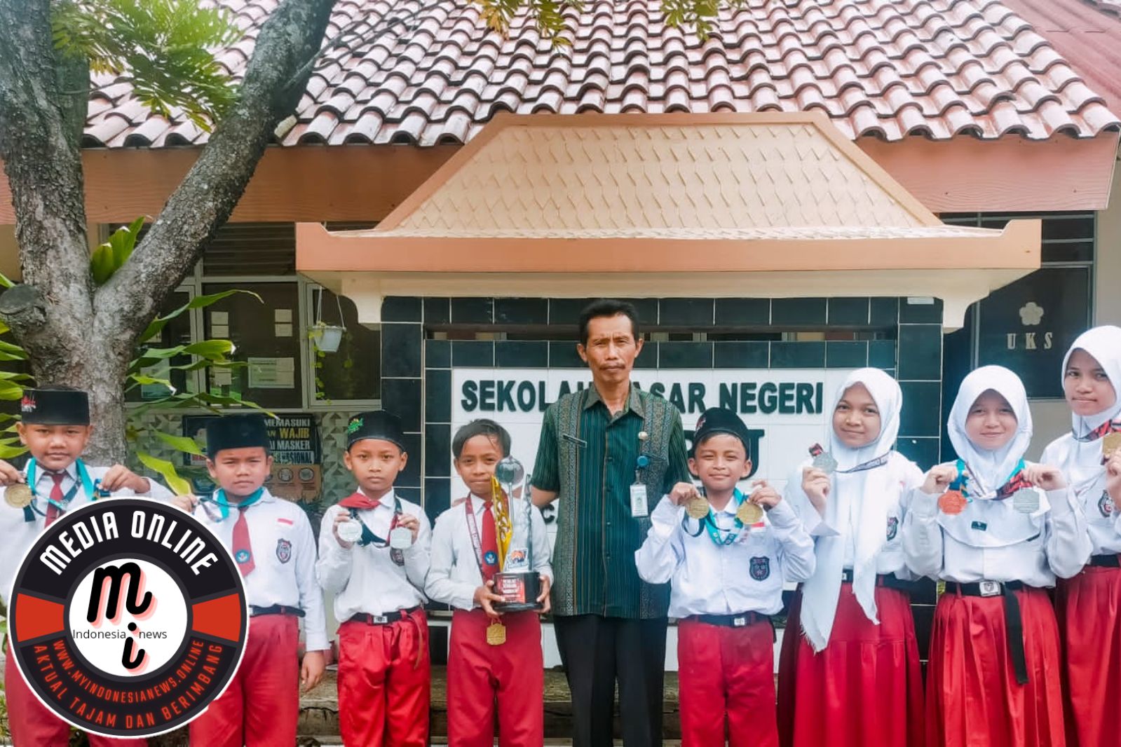 Bangga Kepala Sekolah SD N 1 Suru atas Prestasi Heri Alfi Andi sebagai Juara Pencak Silat Terbaik