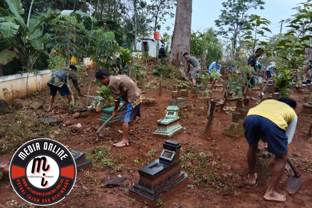 Warga Nganjung Anjung Ngablak Wonosamodro Ramaikan Tradisi Bersih-bersih Pemakaman Sambut Bulan Sya’ban