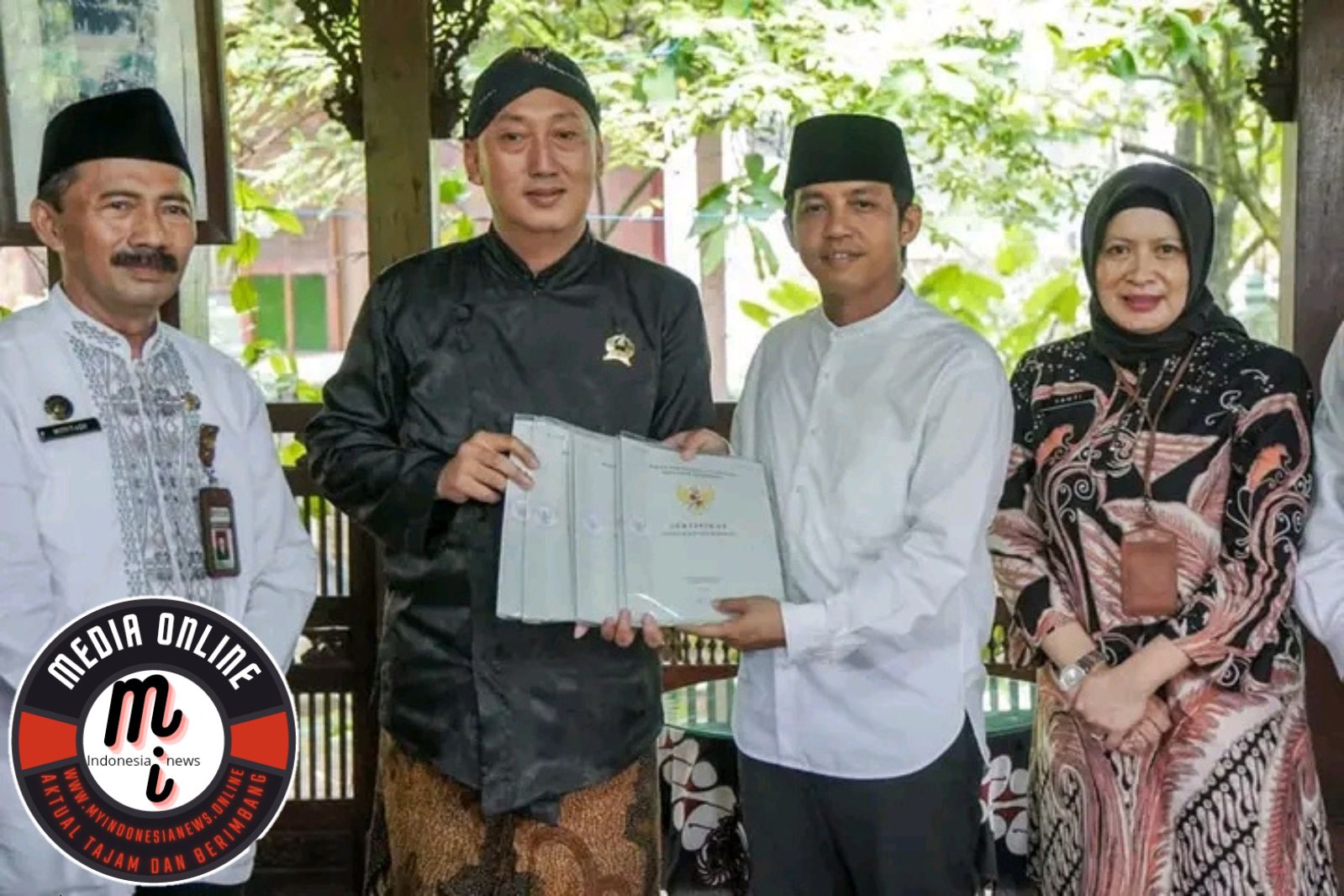 Penyerahan Sertifikat Wakaf kepada Yayasan Sunan Kalijaga Kadilangu Demak