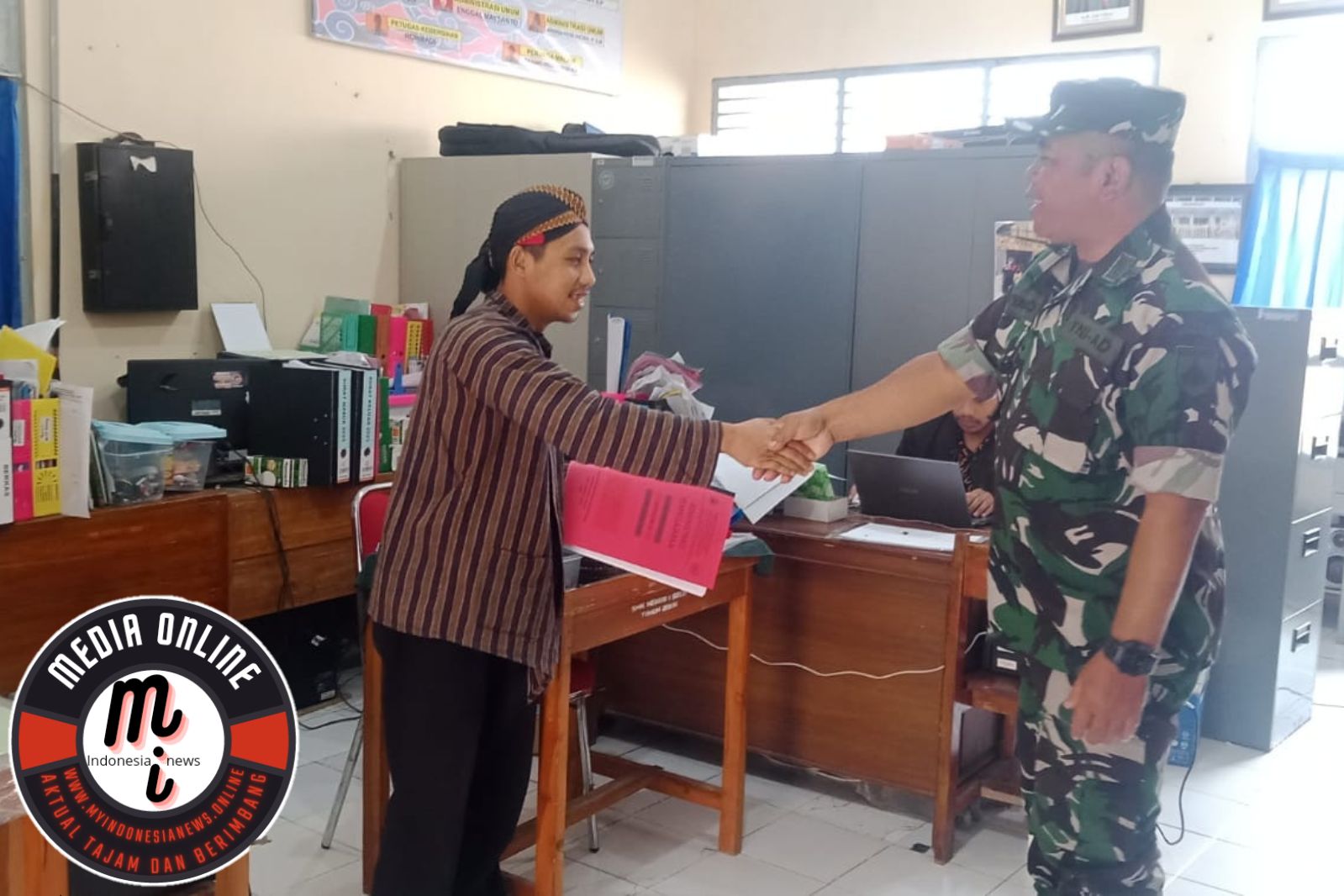 Anjangsana ke Lingkungan Sekolah,Personil Koramil Selo Silahtuhrahmi Ke SMK N I Selo