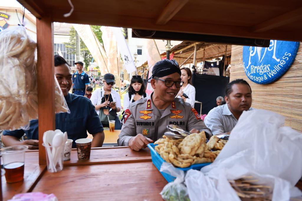 Rombongan Buruh Gendong Bertemu Kapolda Di Pasar Kangen