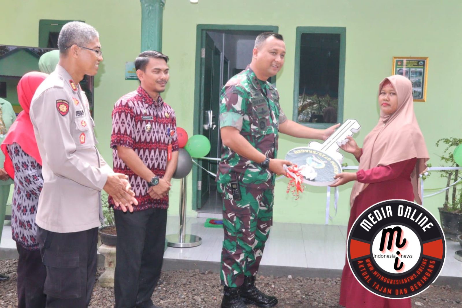 Dandim Sragen Serahkan Kunci Rumah Layak Huni Hasil Program Rehab RTLH