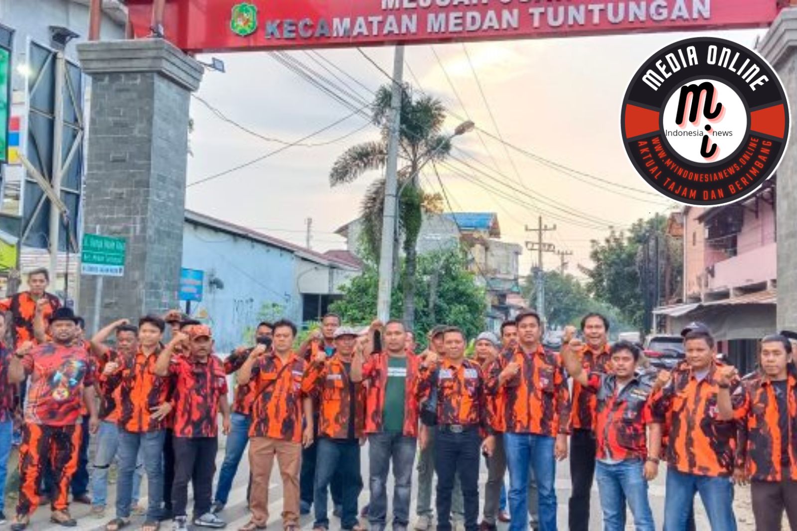 PAC PP Medan Tuntungan Bersama Ranting Kemenangan Tani Berbagi Takjil Jelang Buka Puasa