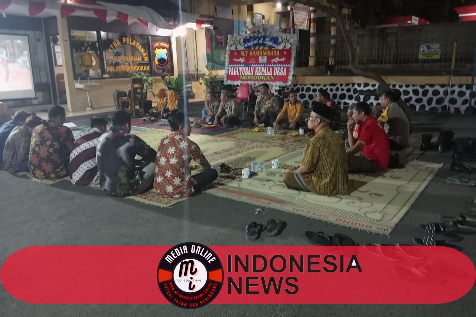 Kapolsek Mondokan Gelar Nobar Wayang Kulit Spektakuler dalam Rangka HUT Bhayangkara ke-77